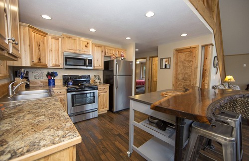 Cle Elum Cabin | 5AC View Cabin near Suncadia good Internet & Cell - Private Forest Area-