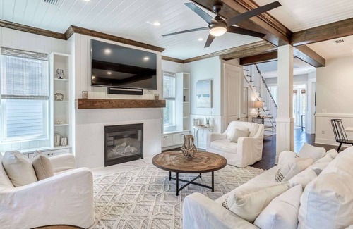 Santa Rosa Beach House | 5B Luxury Pet Friendly Overlooks Pool w EV Charger