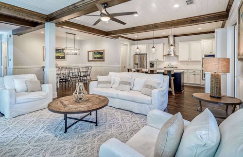 Santa Rosa Beach House | 5B Luxury Pet Friendly Overlooks Pool w EV Charger