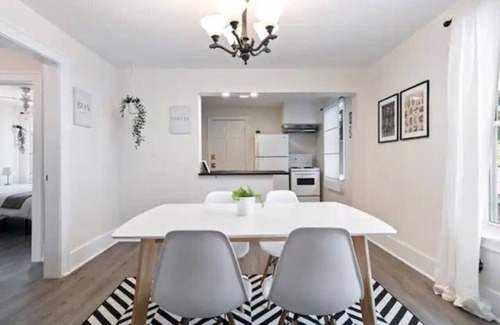 Walkerville House | 5bd/2Ba Walkerville Suite - mins to DT, WIFI