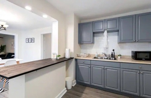 Walkerville House | 5bd/2Ba Walkerville Suite - mins to DT, WIFI
