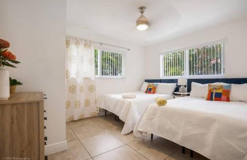 Imperial Point House | 5BD Pool BBQ Gazebo 5min Beach