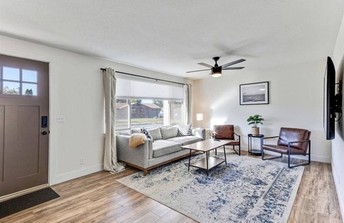 Layton House | 5BD w King bed,CheerfulHome in Layton Sleeps 10