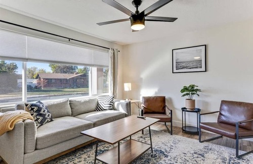 Layton House | 5BD w King bed,CheerfulHome in Layton Sleeps 10