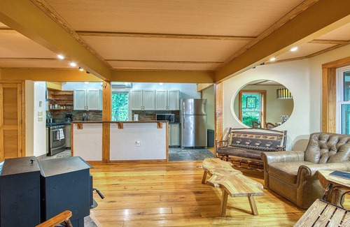 Bryson City Cabin | 5Br 2 Kitchens Custom Home Pool Table 1 mi downtown Starlink fastest internet