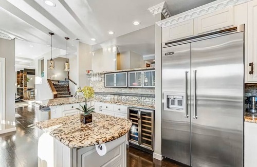 Lakewood House | 5BR 4BA - Waterfront, Hot-tub, Pool table, Kayaks, Fire tables. luxeatlouise.com