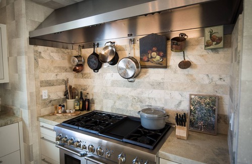 Healdsburg House | 5BR/5.5BA 17 Acre Estate/Pickleball Court/Pool/Hot Tub/5 mins to Hburg Plaza