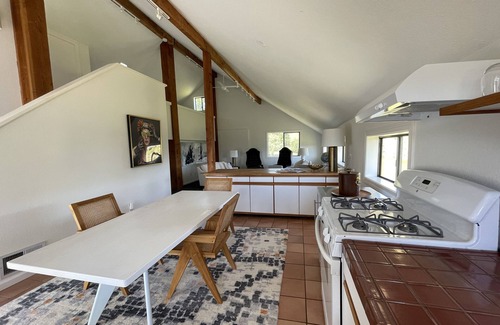 Healdsburg House | 5BR/5.5BA 17 Acre Estate/Pickleball Court/Pool/Hot Tub/5 mins to Hburg Plaza