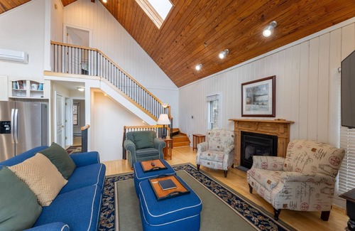Snowshoe Ski Chalet | 5BR Chalet Stunning Views,Hot Tub,Walk to Slopes