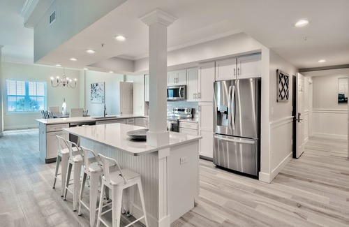 Crystal Beach Apartment | 5BR Corner Unit w/2 sets of Free Beach Service Inn at Crystal Beach 201C