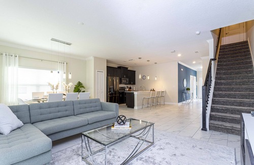 Davenport House | 5BR Enchanted Oasis: Pool, Close to Disney - Sleeps 12