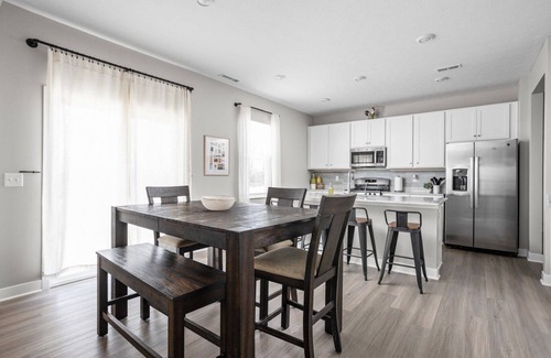 West Newton House | 5BR Family & Group Retreat – Near Airport & Downtown Indy!
