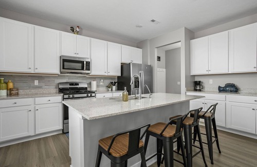 West Newton House | 5BR Family & Group Retreat – Near Airport & Downtown Indy!