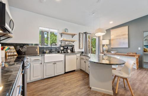 Central Oklahoma City House | 5br Getaway Near Plaza Dist Patio & Lounge #mr
