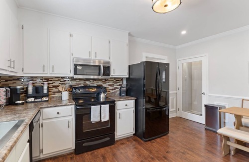 Greenville House | 5BR Group Getaway, Pet-Friendly Ideal for Weddings