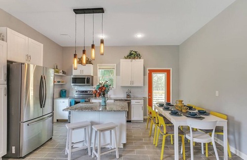 Atlanta University Center House | 5BR Home- 2 King Beds- Pet Friendly- Stadium- Dwnt