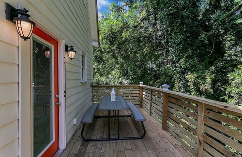 Atlanta University Center House | 5BR Home- 2 King Beds- Pet Friendly- Stadium- Dwnt
