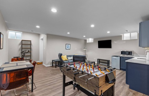 The Gate House | 5BR home near SLU wtih EV charger