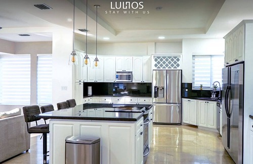 Ludlam House | 5BR Home w/Pool, Courts & Billiard