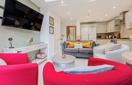 Arnos Grove House | 5BR house w parkng&garden, 5mins New Southgate Street