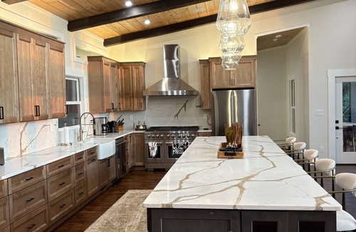 Mineral Bluff Apartment | 5BR+ Luxe, 180 views, Spa, Sauna