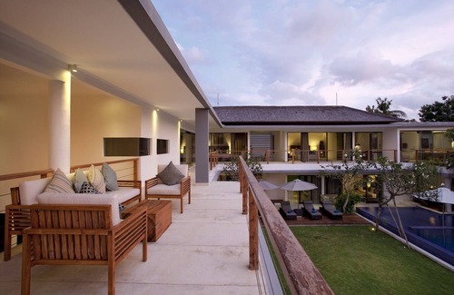 Jimbaran Bay Villa | 5BR Luxury Villa, 9Min Walk To Jimbaran Beach! W/Spacious Swimming Pool!