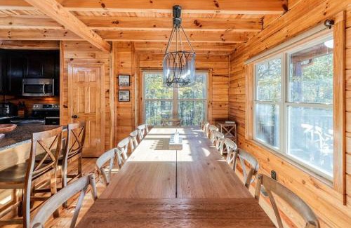 Epworth Ski Chalet | 5BR Modern Mountain Top Retreat, Jacuzzi & Firepit, Million Dollar View, Gigabit Internet