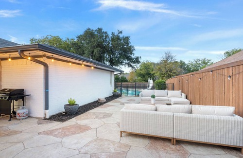 Plano House | 5BR Plano Oasis Pool, Backyard, 2 Kitchens, Game Room & B-Ball, Outdoor Living