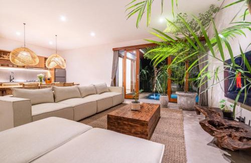 Pererenan Villa | 5BR Pool the R Villa Merapi - Near Beach&Cafés