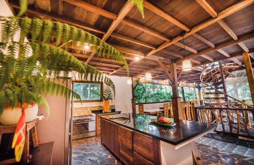 Singakerta Villa | 5BR Villa Inspirit beside Rice field