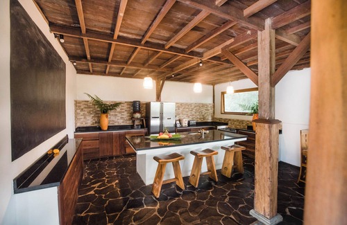 Singakerta Villa | 5BR Villa Inspirit beside Rice field