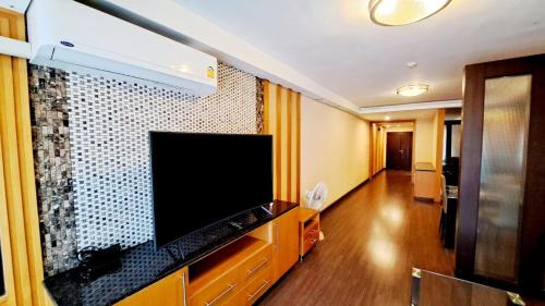 Khlong Toei Nuea Apartment | 5C-Short-term rental allowed-2BRs Downtown Bangkok
