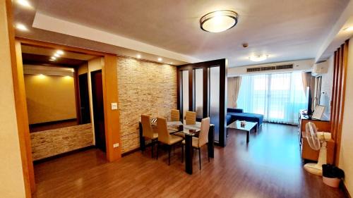 Khlong Toei Nuea Apartment | 5C-Short-term rental allowed-2BRs Downtown Bangkok