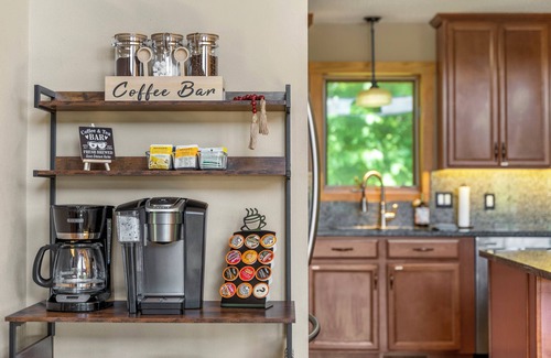 The Galena Territory Cabin | 5KINGBed 5 Bath~Upscale~Views~Games~Fire pit~Hot Tub~Theater~Pets~Luxe Amenities