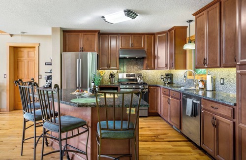 The Galena Territory Cabin | 5KINGBed 5 Bath~Upscale~Views~Games~Fire pit~Hot Tub~Theater~Pets~Luxe Amenities