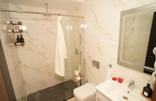 Quartier Des Mimosas Apartment | 5min drive from Train Station with Parking, Air Conditioning & IPTV -Ideal for CAN 2025