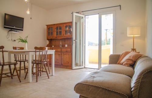 Torpe Apartment | 5min Spiaggia Budoni - APT con Ampia Veranda Relax