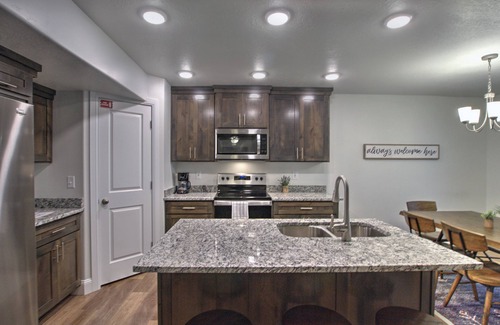 Garden City House | 5min to downtown, BBQ, FAST wifi, games, bunk room, in the heart of Bear Lake - 260