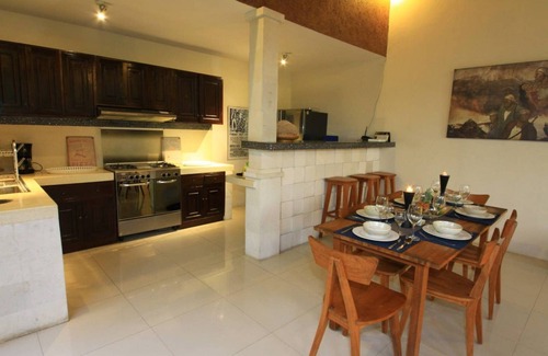 Batubelig Villa | 5Min WALK TO Beach-PRIVATE POOL MAHAYANA 2BR VILLA