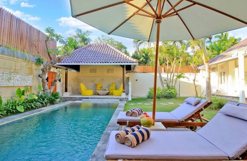Batubelig Villa | 5Min WALK TO Beach-PRIVATE POOL UMA LIMA 2BR VILLA