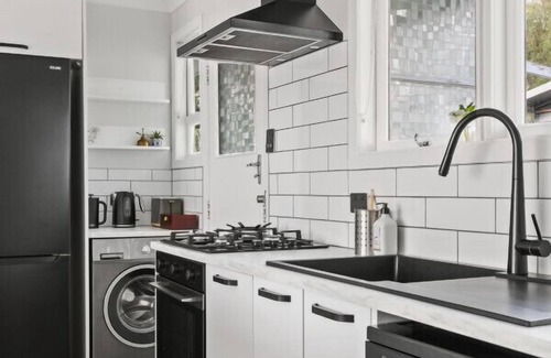 Gisborne House | 5min walk to CBD | Keyless Entry | Last minute bookings!