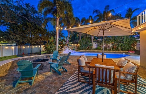 Largo House | 5Mins 2 Beach~HeatedPool~Trampoline~HotTub~Theater