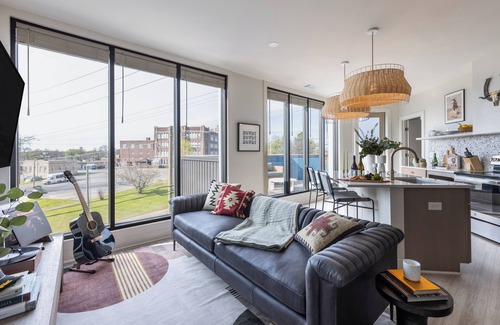 Five Points House | 5mins to Downtown | 2BDR Suite w/Large Balcony!