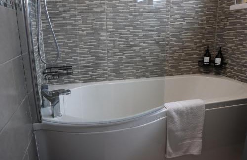 Bilston House | 5star Family Retreat Near Alton & Drayton Manor