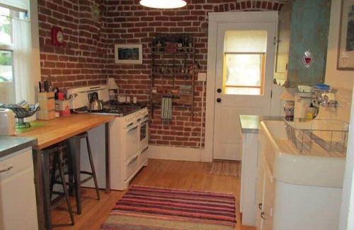 Salida Condo | 5th and D Renovated Historic Corner Rowhouse With Enclosed Yard