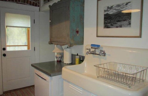 Salida Condo | 5th and D Renovated Historic Corner Rowhouse With Enclosed Yard