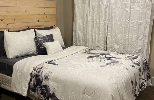 Cliff - Cannon Apartment | 5th Avenue Suites Unit 1