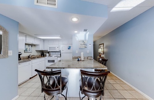 Gulf Shores Condo | 5th-Floor Beach View Condo w/Balcony, Shared Pool, Outdoor Shower, A/C, WiFi