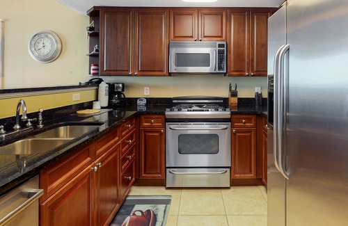 Fort Walton Beach Condo | 5th Floor Gulf-Front Condo w/Free WiFi, Shared Hot Tub, Outdoor Pool, & More