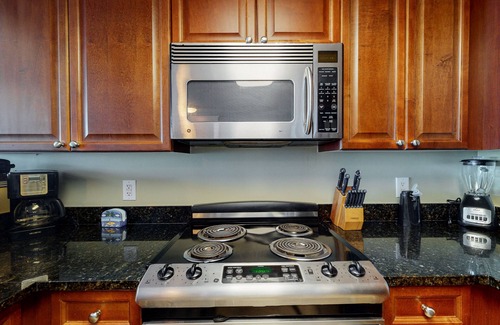 Fort Walton Beach Condo | 5th Floor Gulf-Front Condo w/Free WiFi, Shared Hot Tub, Outdoor Pool, & More